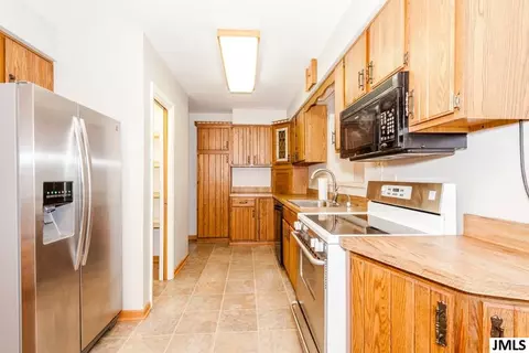 2702 Leland, Jackson, MI 49203 photo 8