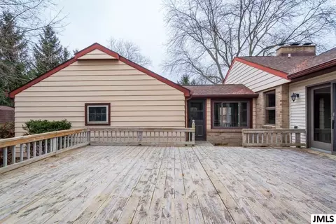 2702 Leland, Jackson, MI 49203 photo 2