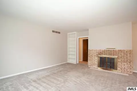 2702 Leland, Jackson, MI 49203 photo 3
