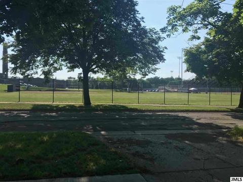411 Steward Ave, Jackson, MI 49201 photo 3