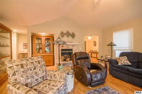 2107 E Coachlight Dr, Jackson, MI 49201 photo 5