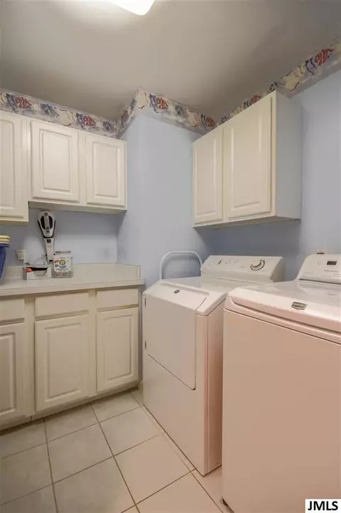 2107 E Coachlight Dr, Jackson, MI 49201 photo 21