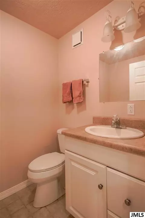 2107 E Coachlight Dr, Jackson, MI 49201 photo 26