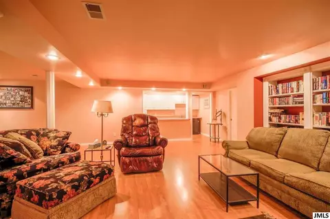 2107 E Coachlight Dr, Jackson, MI 49201 photo 23