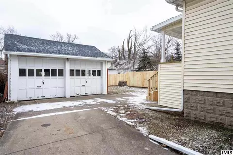 207 N Wisner St, Jackson, MI 49202 photo 3