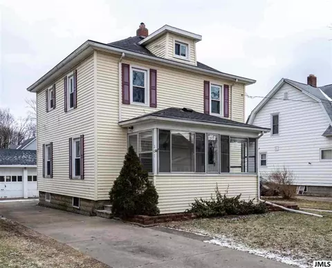 207 N Wisner St, Jackson, MI 49202 photo 2