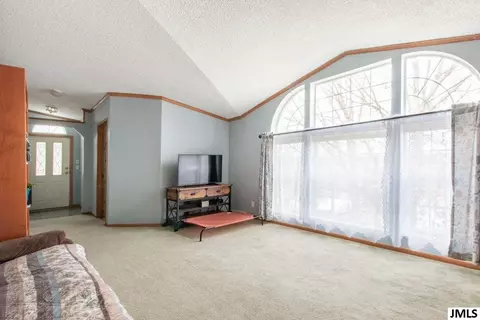 7660 Lakeview Dr, Jackson, MI 49201 photo 3