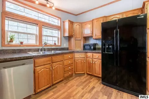 7660 Lakeview Dr, Jackson, MI 49201 photo 7