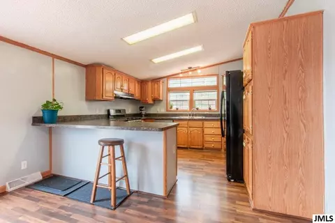 7660 Lakeview Dr, Jackson, MI 49201 photo 4