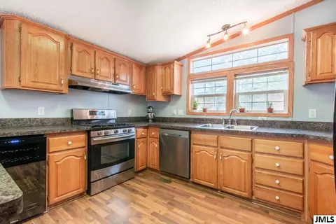 7660 Lakeview Dr, Jackson, MI 49201 photo 6