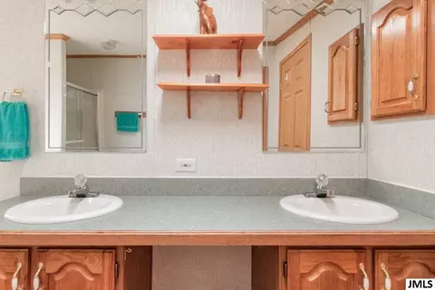7660 Lakeview Dr, Jackson, MI 49201 photo 14