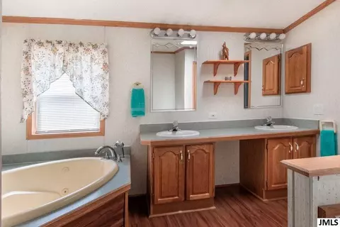 7660 Lakeview Dr, Jackson, MI 49201 photo 13