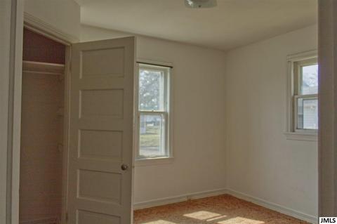 614 Longfellow Ave, Jackson, MI 49202 photo 4