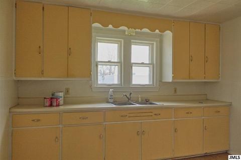 614 Longfellow Ave, Jackson, MI 49202 photo 2
