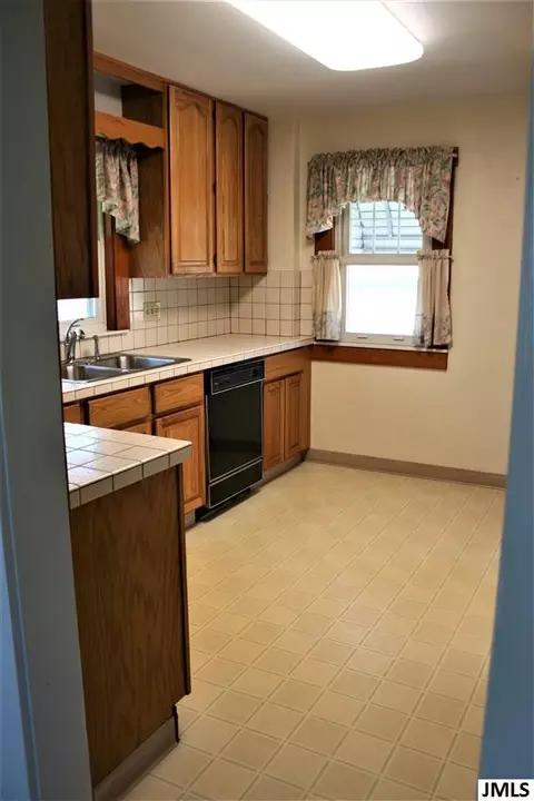 503 Madison St, Jackson, MI 49202 photo 4