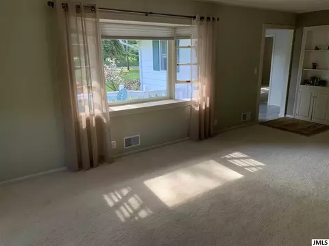 6484 S Jackson Rd, Jackson, MI 49201 photo 9