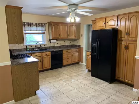 6484 S Jackson Rd, Jackson, MI 49201 photo 12