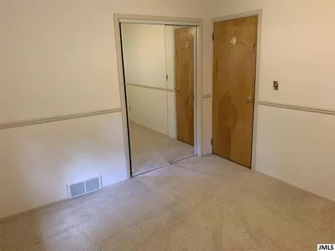 6484 S Jackson Rd, Jackson, MI 49201 photo 17