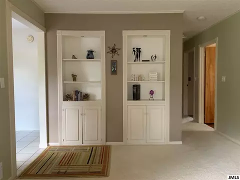 6484 S Jackson Rd, Jackson, MI 49201 photo 8