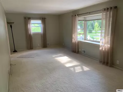 6484 S Jackson Rd, Jackson, MI 49201 photo 7