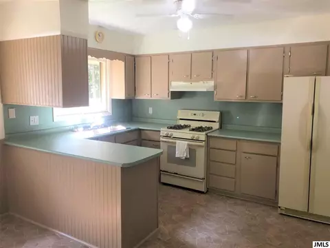 3611 Leonard, Jackson, MI 49202 photo 4