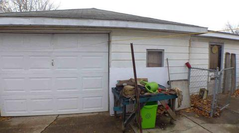 1593 Ryan St, Flint, MI 48532 photo 4