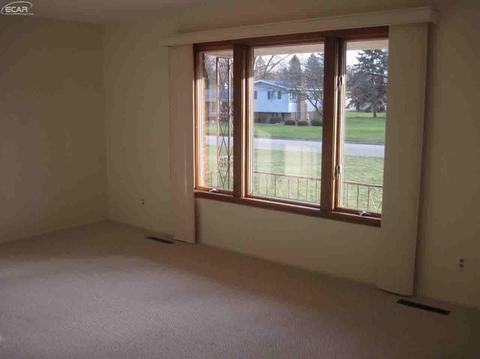 8085 Castleward Dr, Davison, MI 48423 photo 5