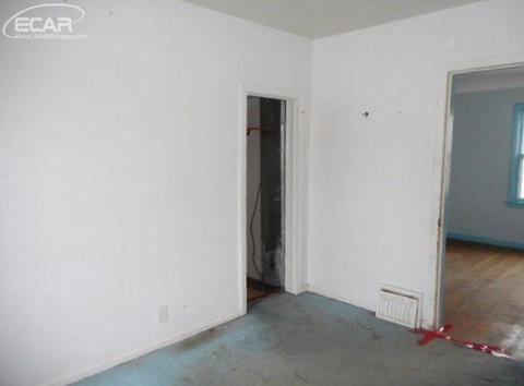 2502 Branch Rd, Flint, MI 48506 photo 9