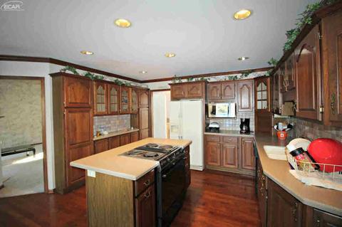 3250 Fieldstone Dr, Flushing, MI 48433 photo 9