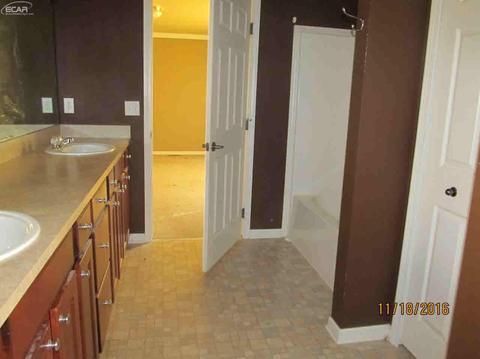 720 Wilberforce Dr, Flint, MI 48503 photo 20