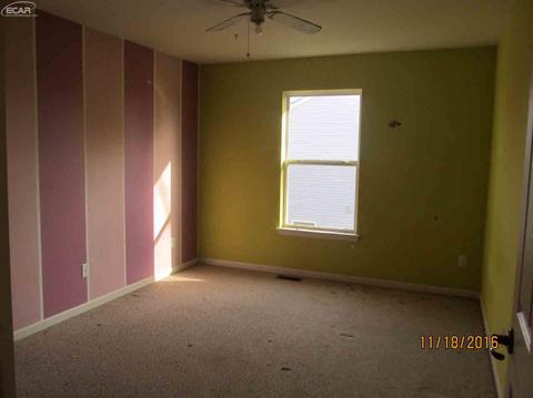 720 Wilberforce Dr, Flint, MI 48503 photo 17