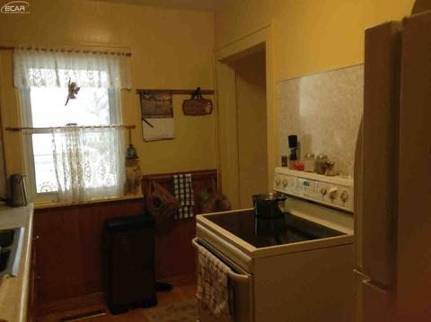 1105 E Maple Ave, Burton, MI 48529 photo 5