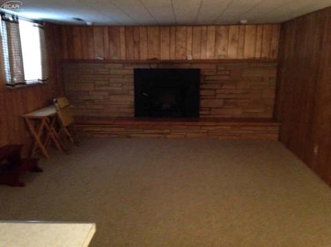 1105 E Maple Ave, Burton, MI 48529 photo 9
