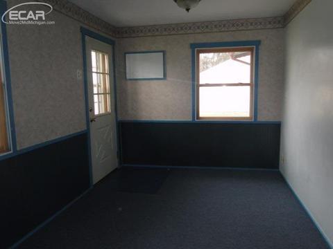 313 N Elms Rd, Flushing, MI 48433 photo 10