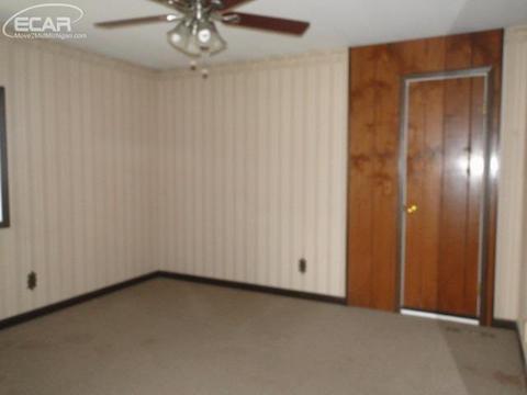 313 N Elms Rd, Flushing, MI 48433 photo 5