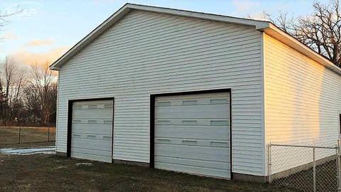 5272 W Carpenter Rd, Flint, MI 48504 photo 4