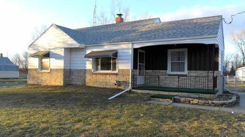 5272 W Carpenter Rd, Flint, MI 48504 photo 1