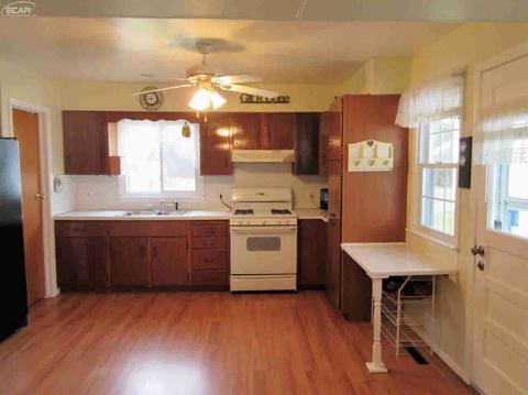 5272 W Carpenter Rd, Flint, MI 48504 photo 21