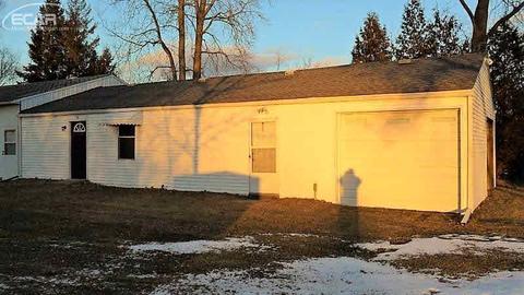 5272 W Carpenter Rd, Flint, MI 48504 photo 8