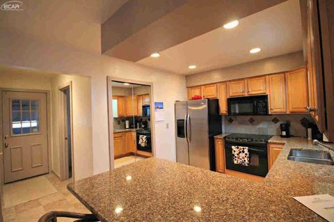 5135 Cedardale Ln, Flushing, MI 48433 photo 6