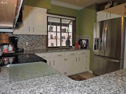 590 Oakbrook Cir, Flushing, MI 48433 photo 6