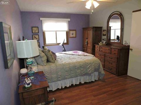 590 Oakbrook Cir, Flushing, MI 48433 photo 22