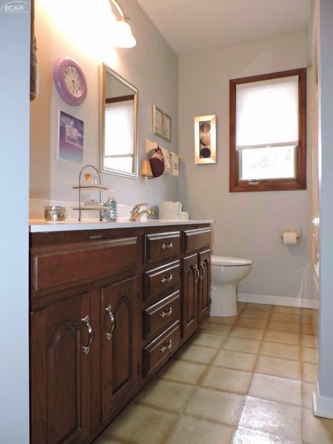 590 Oakbrook Cir, Flushing, MI 48433 photo 31