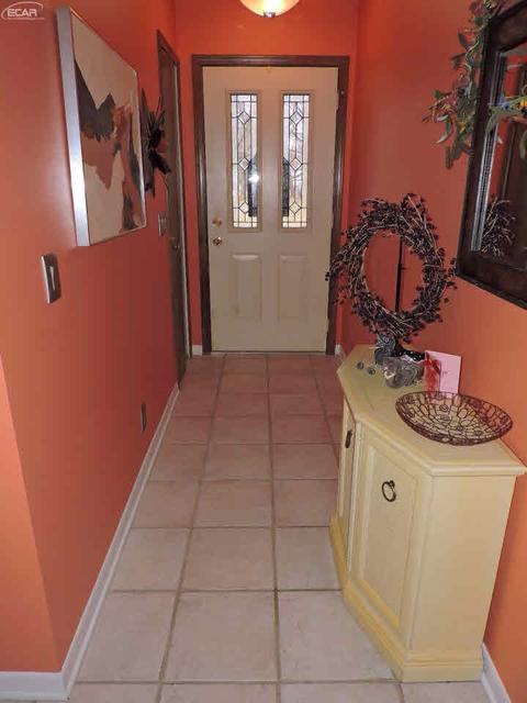 590 Oakbrook Cir, Flushing, MI 48433 photo 3