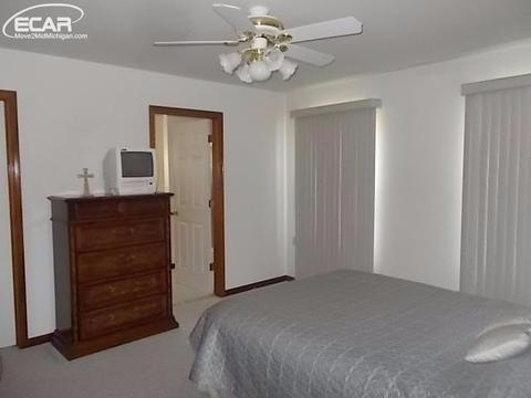 480 Primrose Ln, Flushing, MI 48433 photo 13