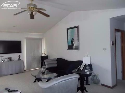 480 Primrose Ln, Flushing, MI 48433 photo 2