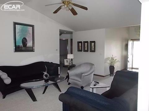 480 Primrose Ln, Flushing, MI 48433 photo 3