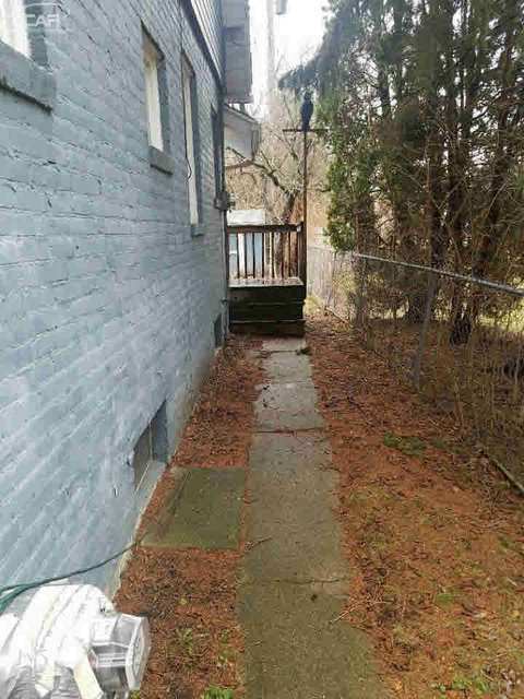 2014 E Second St, Flint, MI 48503 photo 3