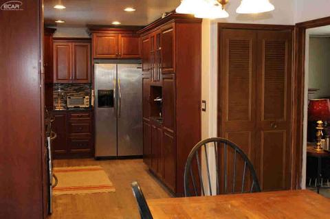 2367 Pineview Ct, Flushing, MI 48433 photo 4