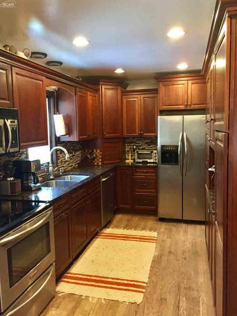 2367 Pineview Ct, Flushing, MI 48433 photo 5